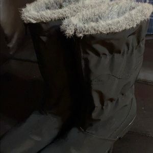 Black winter boots-size 7